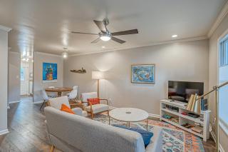 Downtown Beaufort Townhome - Short walk to Waterfront Park - Less than 10 minutes to Parris Island - Beaufort - 0