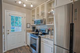 Downtown Beaufort Townhome - Short walk to Waterfront Park - Less than 10 minutes to Parris Island - Beaufort - 4