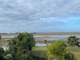 EBB TIDE Great Views Short walk to Beach - - 7