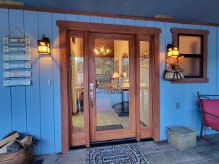 Four Seasons Getaway-Private Hot Spa with Pine Tree Views-Walk to Village and Pineknot Trailhead-Plus King Bed! - 1