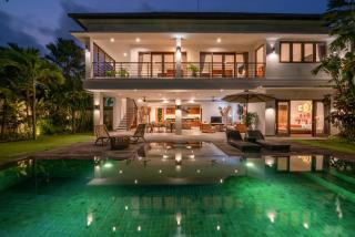 Villa Lisy - Spacious 4BR Villa with Large Swimming Pool - Munggu - 2