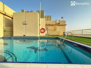 Simple and Affordable Studio with Balcony and Rooftop Pool with amazing views in Great Location, Manchester Tower - 2