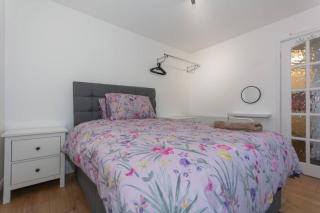 BrumStay UK® 5-Bed House Ideal for Long-Term Stays - 6