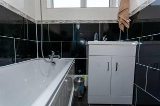 BrumStay UK® 5-Bed House Ideal for Long-Term Stays - 5