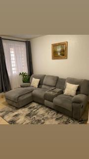 Luxurious One Bedroom Apartment centrally-located in South B, minutes from CBD, Shopping Malls, Restarants and other Entertainment Areas. Free private parking with high-speed lifts and Ample security with Cameras around the building. - Nairobi - 0