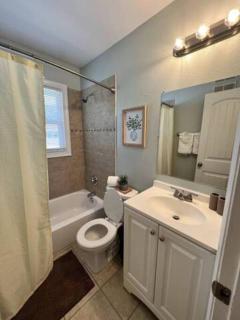 Cheerful 2-story apt w/ high speed Wi-Fi & Patio! - Charlotte - 9