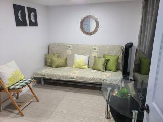2 bedroom + Bath in Eastyork - 0