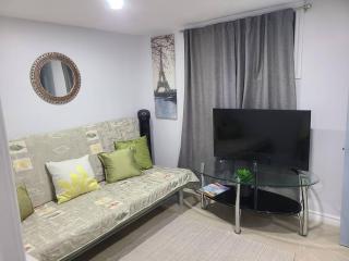 2 bedroom + Bath in Eastyork - 1