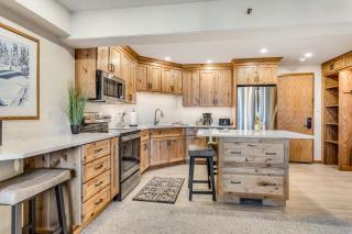 Laurelwood Condominiums 107 - 6