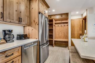 Laurelwood Condominiums 107 - 3