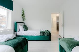 5BR House, Free Parking offA12, Contractor, Big Families, Relocation - Redbridge - 2