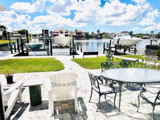 Cozy 2 bedrooms home by the water - Cape Coral - 0