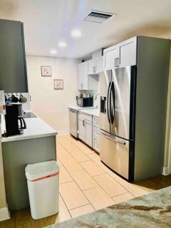 Cozy 2 bedrooms home by the water - Cape Coral - 4