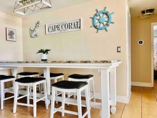 Cozy 2 bedrooms home by the water - Cape Coral - 3
