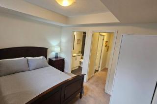 Entire 2 Bedroom Townhouse in Toronto! - Toronto - 9