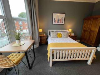Serviced Apartment- 1 Bed-Next To Train Station - 8