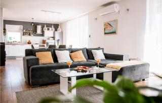 2 Bedroom Awesome Home In Sibenik - Šibenik - 7