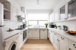 SPACIOUS Apartment - London - 9
