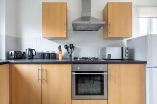 CONTRACTORS, Central MK, Free off street Parking, close to amenities, Managed by Chique Properties Ltd - 2