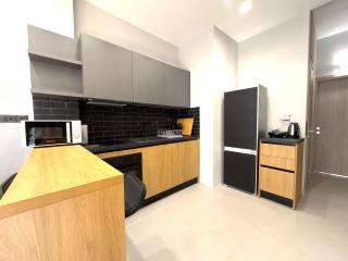 Nefertiti's Urban Luxury Kerameikos Athens 2br Industrial apt Balconies Netflix - 6