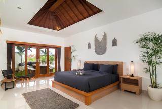 Luxury Tropical Villa in Canggu with Rooftop - Canggu - 3