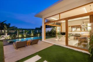 Modern Tropical Villa with rice field view - Canggu - 0