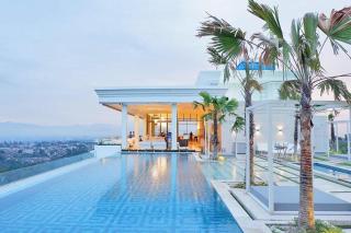 Deluxe Room @ ArtDeco Luxury Hotel & Residence By Parker House - Bandung - 0