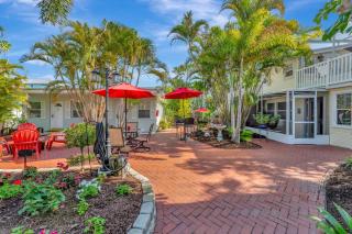 Sea Gem One bed one bath charmer steps to beach - Bradenton Beach - 1