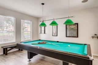 Lakefront 6BR Resort Pool Home Near Disney - Kissimmee - 1