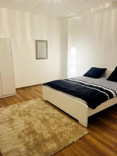 Moderne & Chaleureux - Grand Parking Gratuit - Migennes - 4