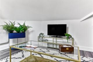 Lovely Two Bedroom with Ensuite Bathrooms - 4