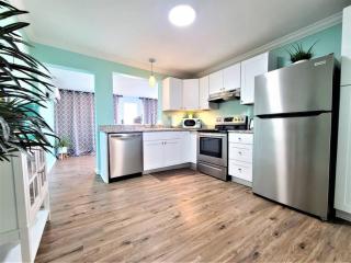 Marsh House, HOT TUB, Waterfront, KING bed, Close to Lejeune, - Cedar Point - 6