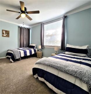 Marsh House, HOT TUB, Waterfront, KING bed, Close to Lejeune, - Cedar Point - 2