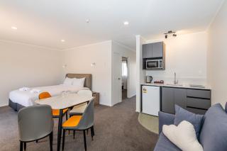 Aurora City Suites Motel - 3