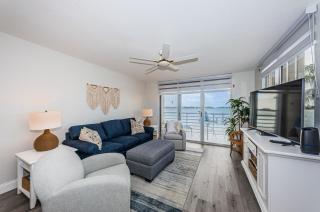 Club Bahia Happiness Comes in 'Waves' on Isla del Sol - 1