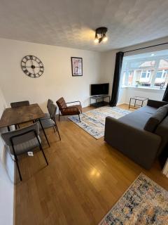 St Denys 2 bedroom flat, Convenient location next to station, Great for contractors - Southampton - 0