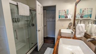 5 Bedroom Family Gathering Home with Indoor Hot Tub - Huron - 5