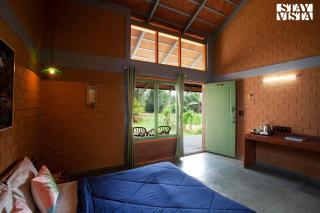 StayVista at Sunnyside Homestay with Bonfire & Lawn - - 3