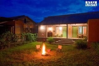 StayVista at Sunnyside Homestay with Bonfire & Lawn - - 9