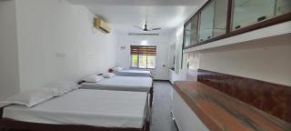 Riverside Spacious single story villa in Kottayam town with 10 beds, Large Courtyard.& direct access to the River - Kottayam - 9