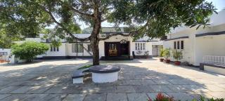 Riverside Spacious single story villa in Kottayam town with 10 beds, Large Courtyard.& direct access to the River - Kottayam - 0