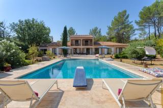 Villa de 277m² climatisée avec piscine chauffée à Fayence - 8