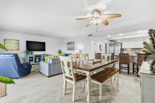 Beach Oasis - No Storm Damage & Guest Ready! Come Enjoy the Heated Pool & Relax at the Beach! - Clearwater Beach - 4