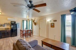 On-Site Fishing Pier Pet-Friendly Kerens Cabin! - Kerens - 6