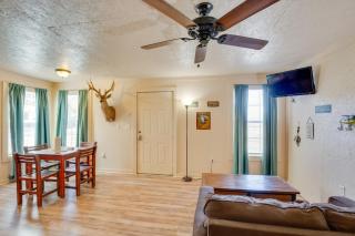 On-Site Fishing Pier Pet-Friendly Kerens Cabin! - Kerens - 5