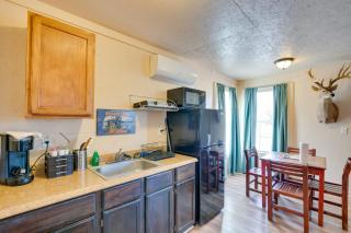 On-Site Fishing Pier Pet-Friendly Kerens Cabin! - Kerens - 1