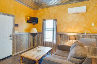 Community Pier Cozy Kerens Cabin! - Kerens - 6
