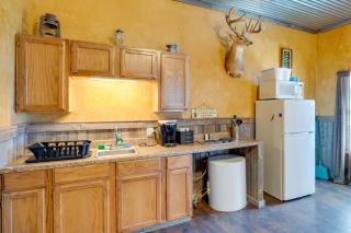 Community Pier Cozy Kerens Cabin! - Kerens - 2