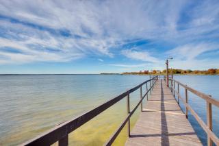Reservoir and Dock Access Pet-Friendly Kerens Cabin - Kerens - 9
