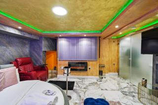 Hidden Gem Lt Properties Jaccuzi bath massage chair Superkingsize bed Parking available - 2